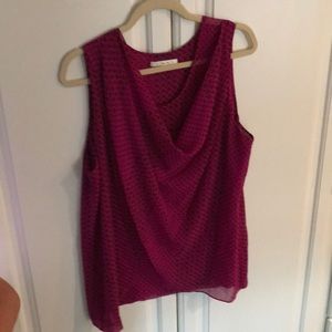 Magenta lined slevless blouse